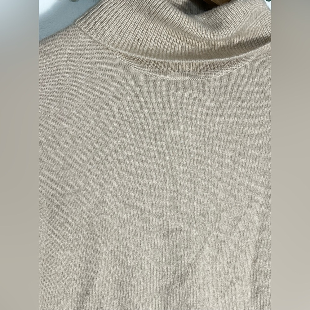 Charter Club Luxury Cashmere Sweater Tan Camel Turtleneck Size M Classic Preppy - Picture 3 of 14